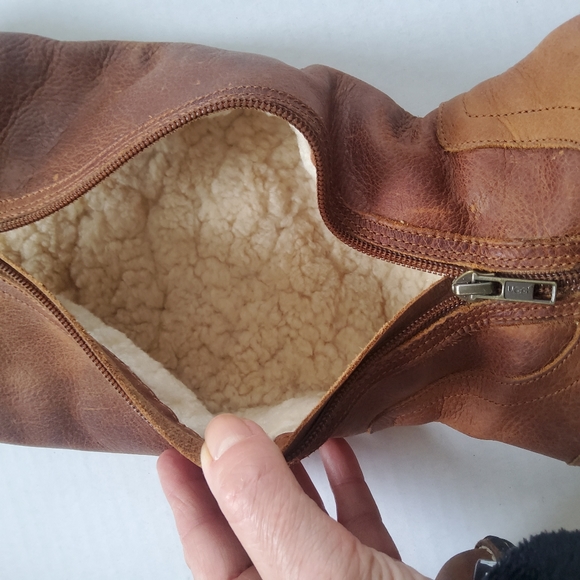 UGG Hartley Leather Boots Chestnut Size 7 - Picture 4 of 14